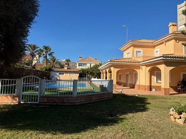 Image No.18-8 Bed Villa for sale