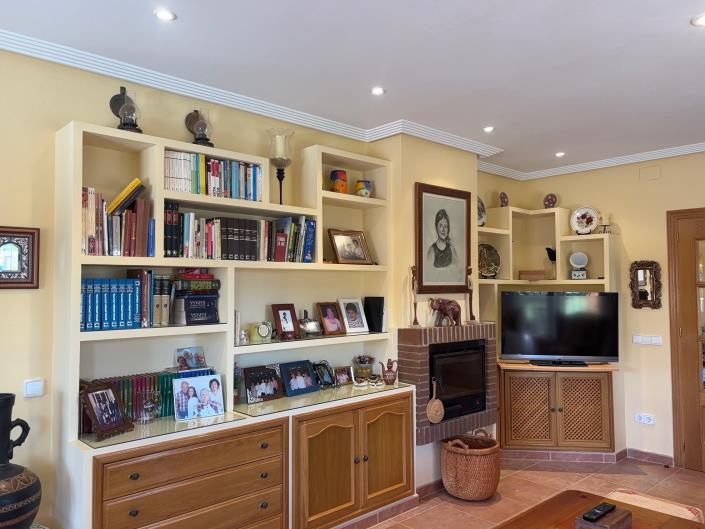 Image No.36-8 Bed Villa for sale