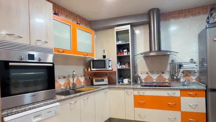 Image No.7-5 Bed House for sale