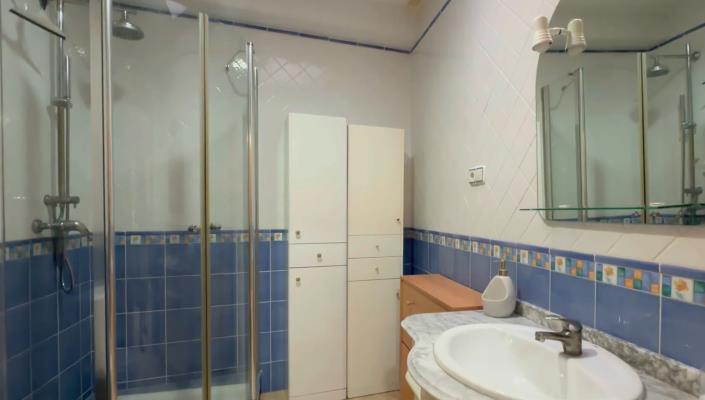 Image No.9-5 Bed House for sale