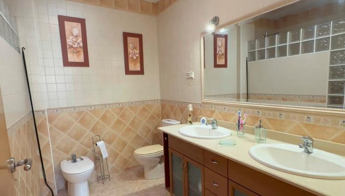 Image No.11-5 Bed House for sale