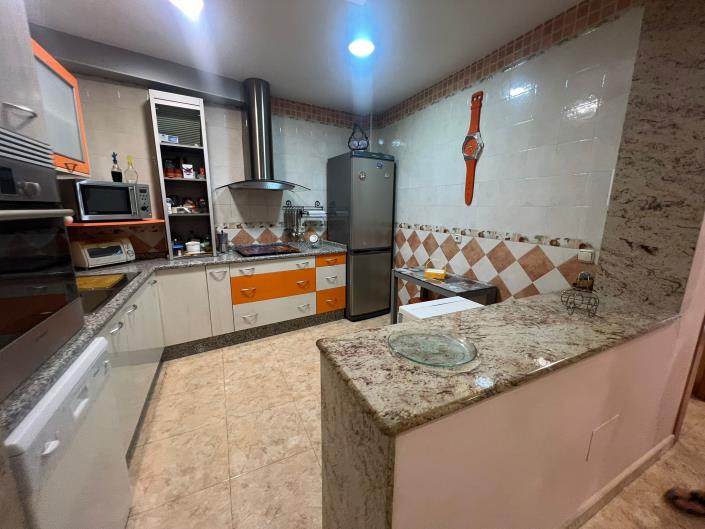 Image No.38-5 Bed House for sale