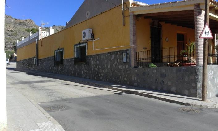 Image No.2-4 Bed House for sale