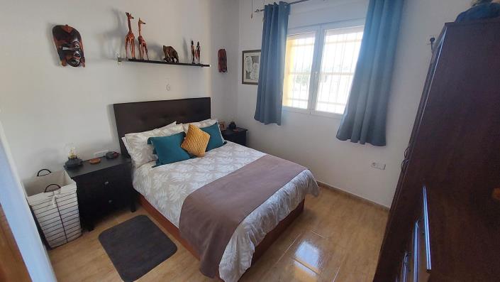 Image No.8-2 Bed House for sale