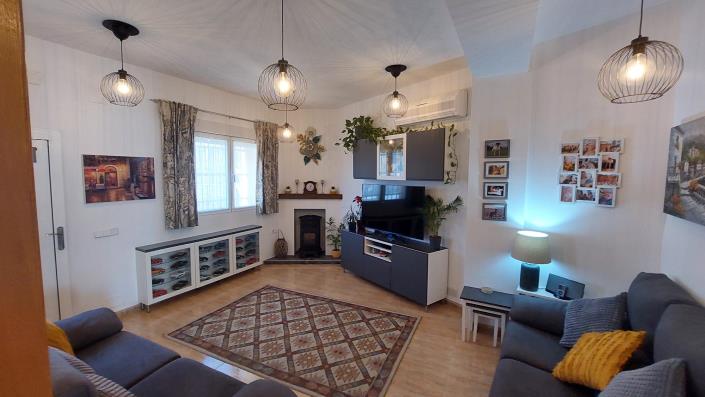 Image No.10-2 Bed House for sale