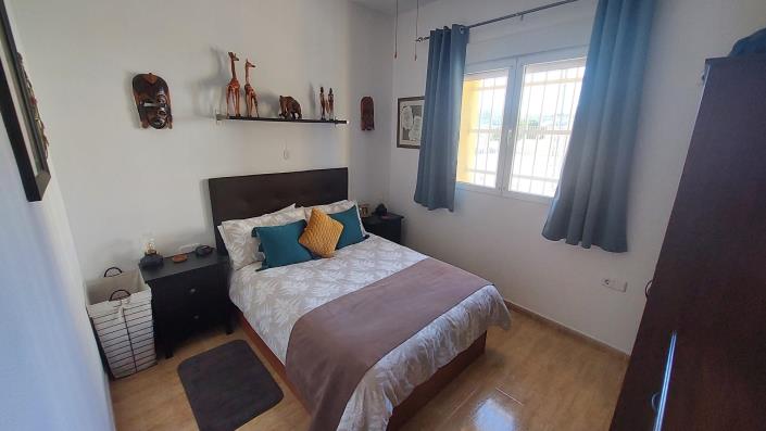 Image No.11-2 Bed House for sale