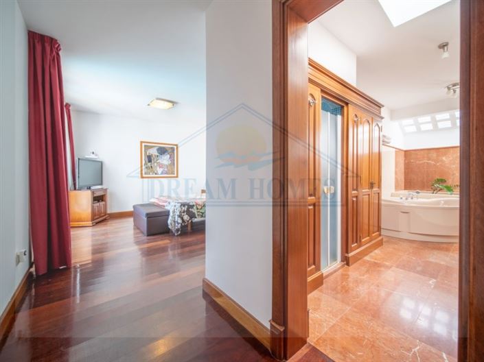 Image No.15-5 Bed House for sale