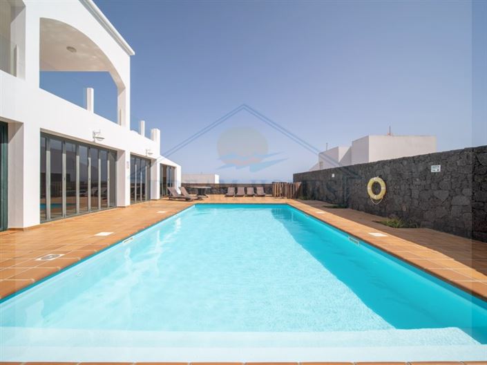 Image No.6-5 Bed House for sale