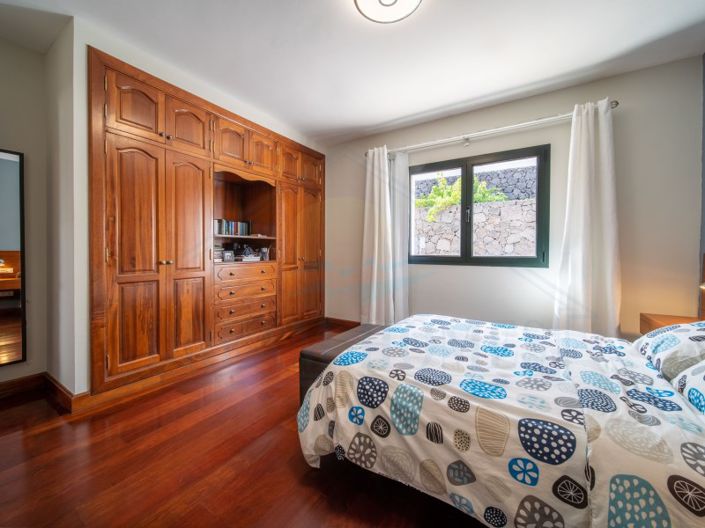 Image No.24-5 Bed House for sale