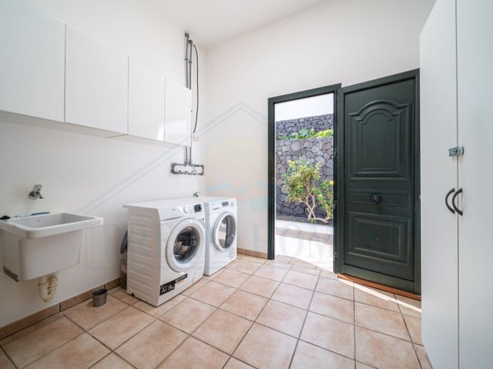 Image No.26-5 Bed House for sale