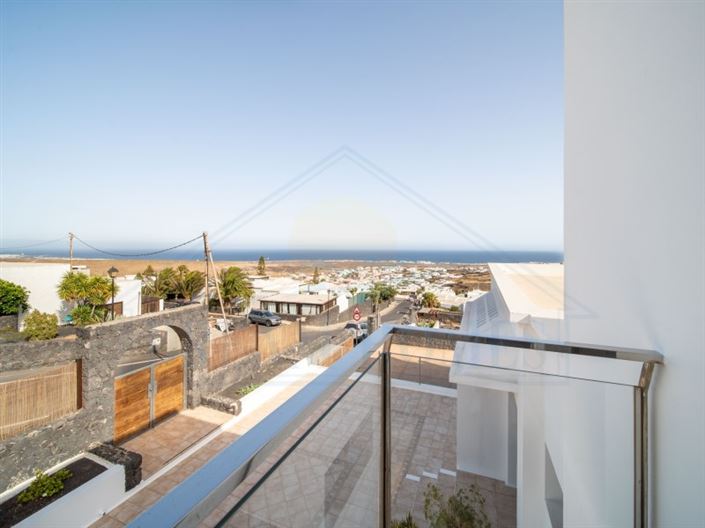 Image No.30-5 Bed House for sale