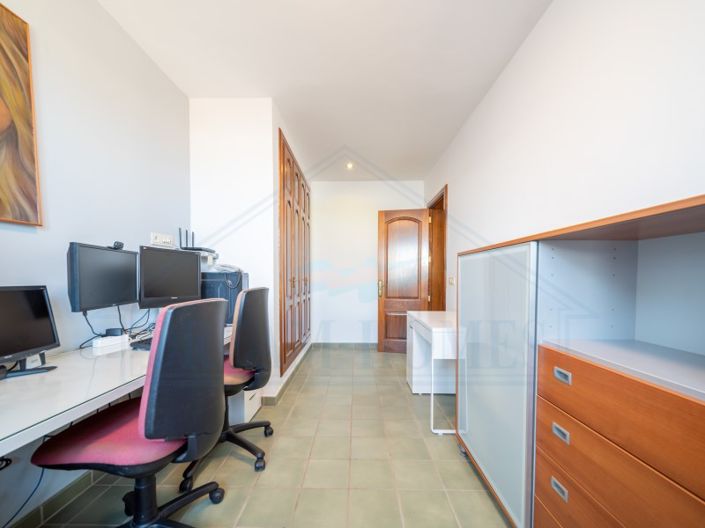 Image No.40-5 Bed House for sale