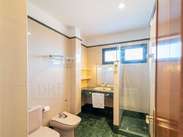 Image No.45-5 Bed House for sale