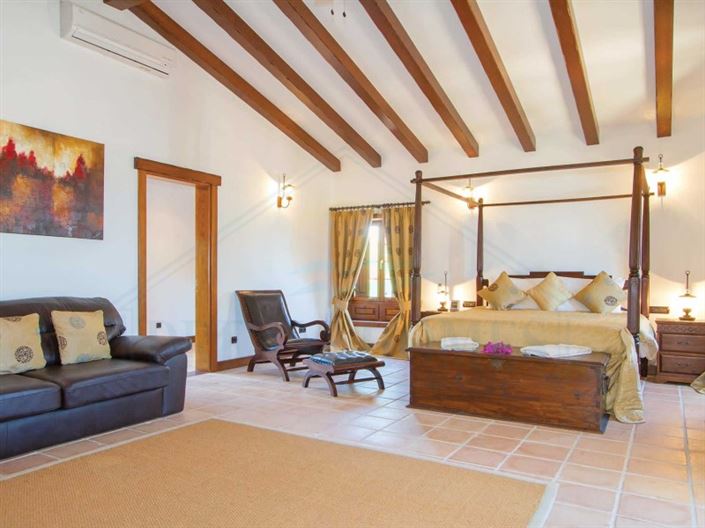 Image No.3-5 Bed House for sale