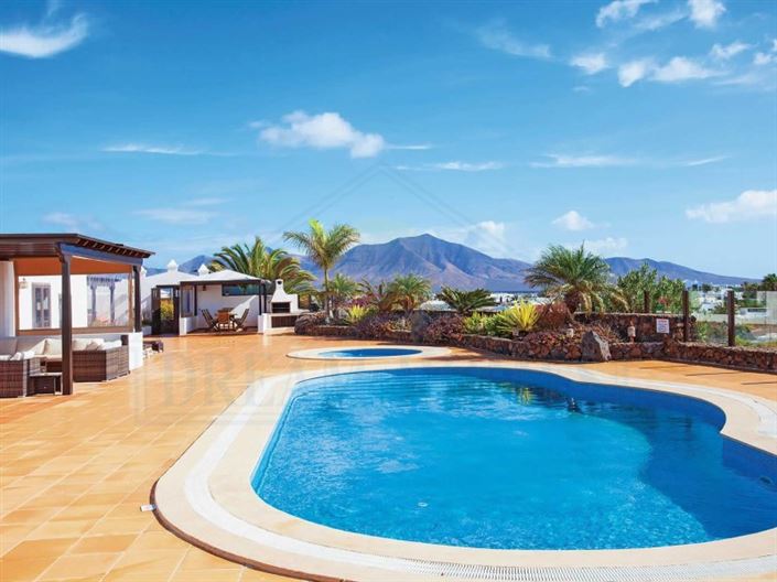 Image No.7-5 Bed House for sale