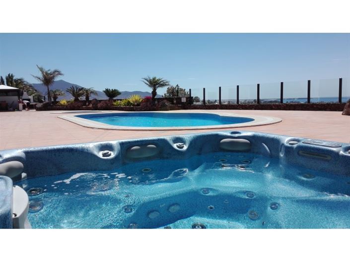 Image No.8-5 Bed House for sale