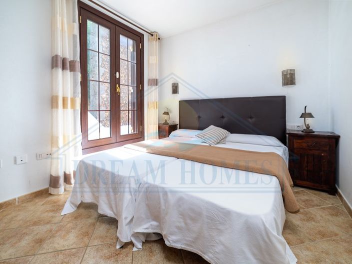 Image No.12-7 Bed House for sale