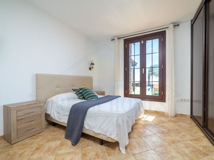 Image No.13-7 Bed House for sale