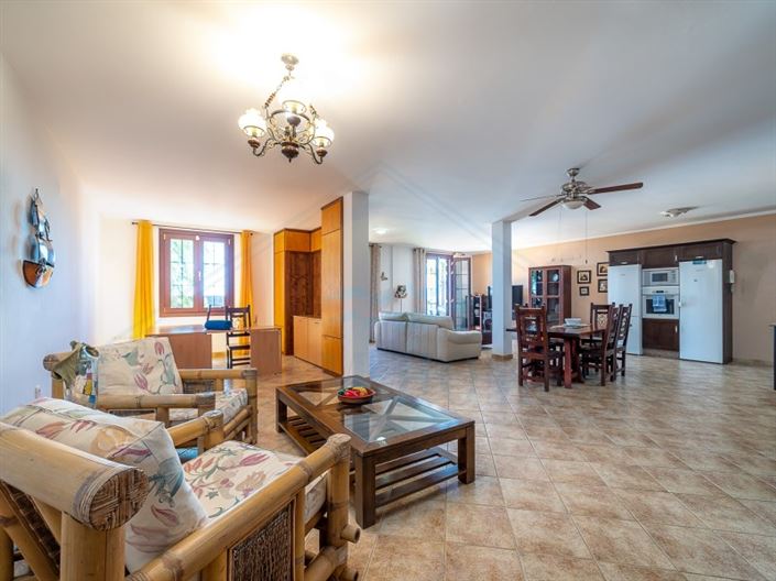 Image No.18-7 Bed House for sale