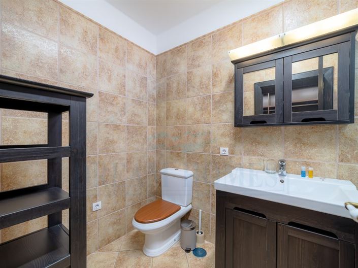 Image No.24-7 Bed House for sale