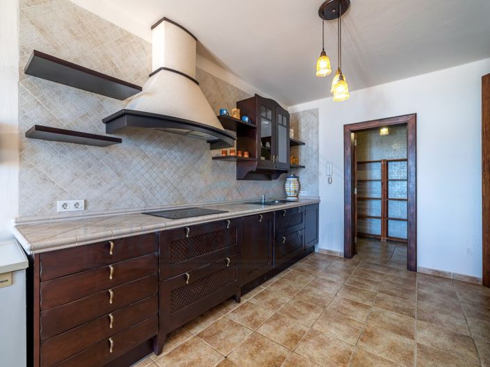 Image No.30-7 Bed House for sale