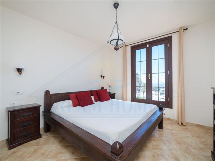 Image No.31-7 Bed House for sale