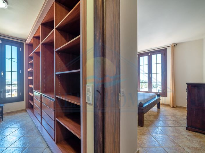 Image No.32-7 Bed House for sale