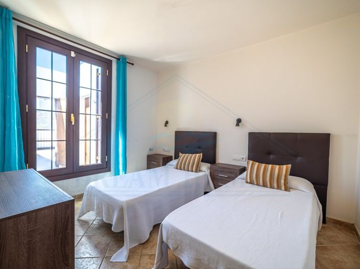 Image No.33-7 Bed House for sale