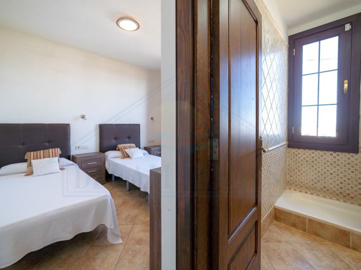 Image No.34-7 Bed House for sale