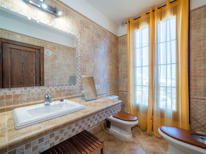 Image No.36-7 Bed House for sale