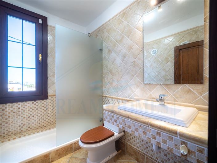 Image No.37-7 Bed House for sale