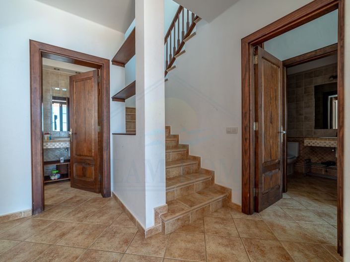 Image No.7-7 Bed House for sale