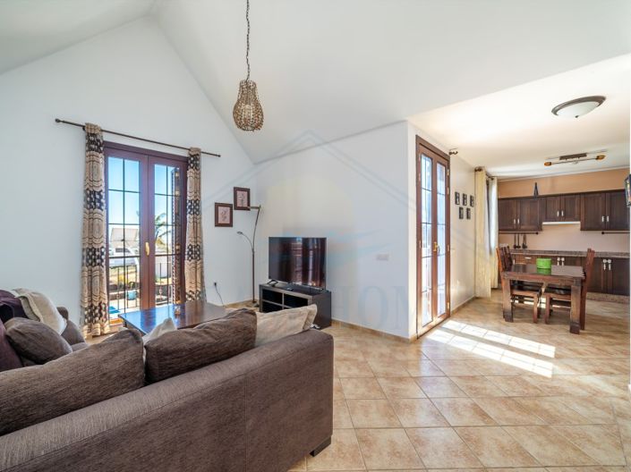 Image No.8-7 Bed House for sale