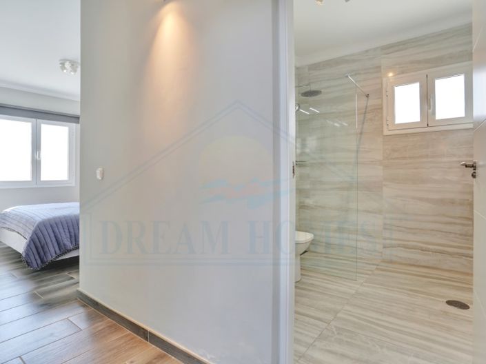 Image No.38-5 Bed Villa for sale