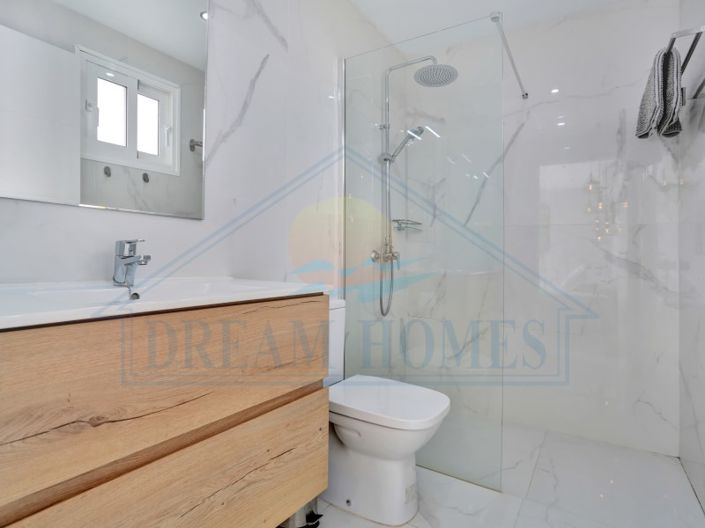 Image No.53-5 Bed Villa for sale