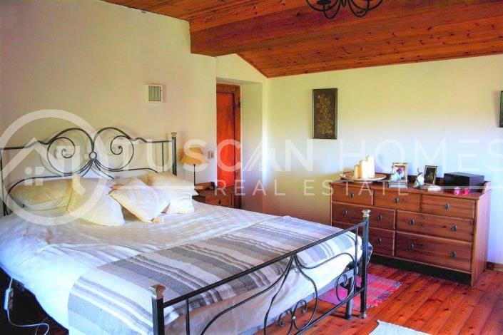 Image No.15-4 Bed Farmhouse for sale