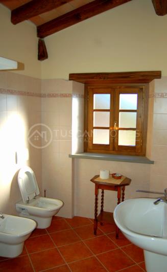 Image No.15-8 Bed Farmhouse for sale