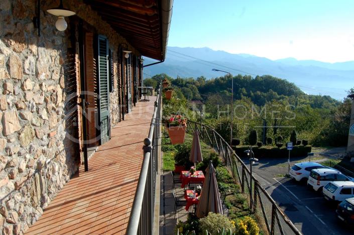 Image No.7-8 Bed Farmhouse for sale