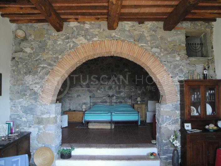 Image No.9-6 Bed Farmhouse for sale