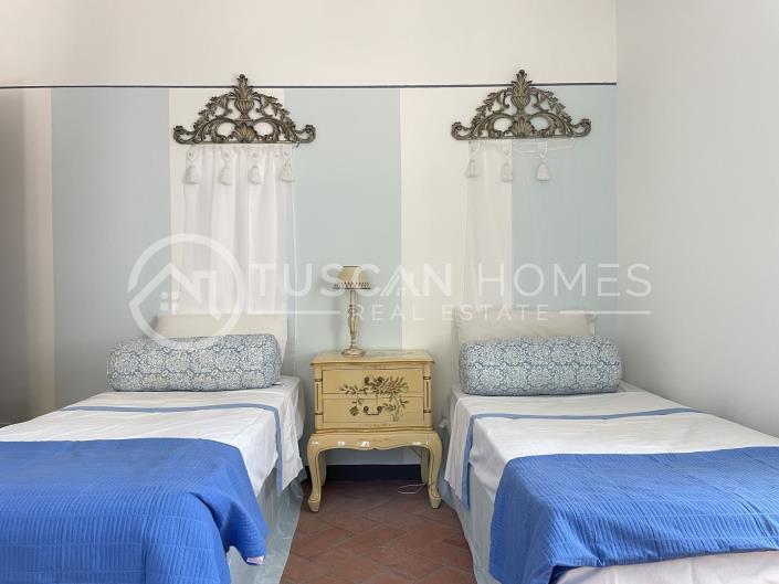 Image No.8-4 Bed Townhouse for sale