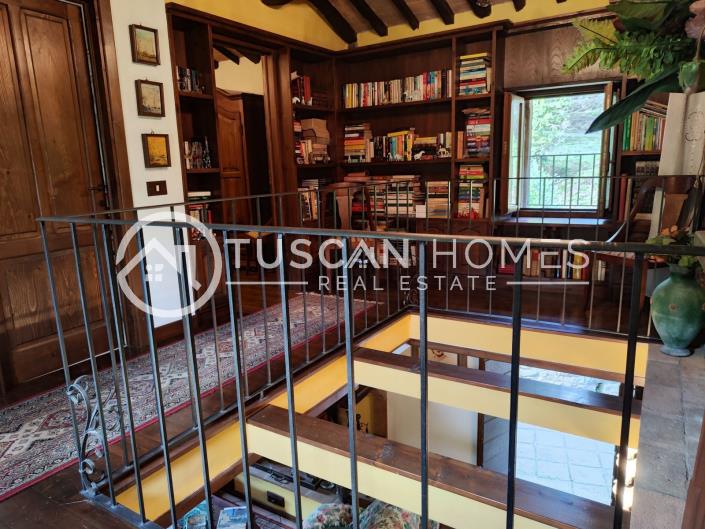 Image No.11-4 Bed Farmhouse for sale