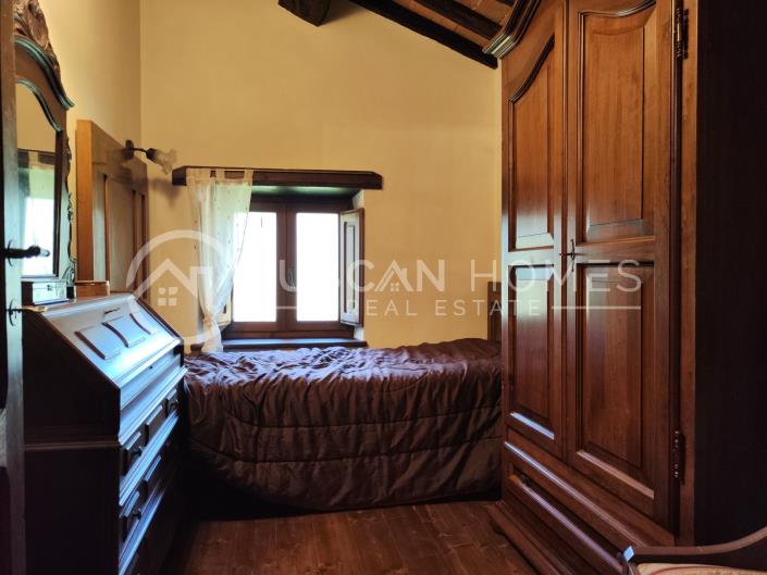 Image No.24-4 Bed Farmhouse for sale