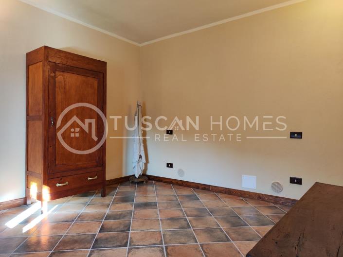 Image No.31-4 Bed Farmhouse for sale