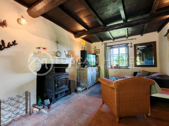 Image No.19-3 Bed Farmhouse for sale