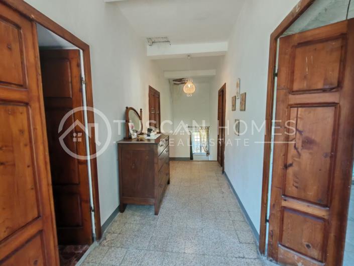 Image No.17-4 Bed Farmhouse for sale