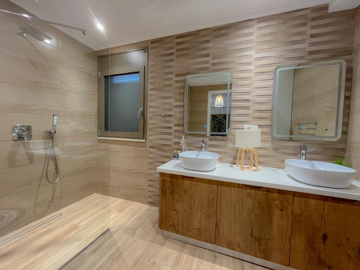 Image No.44-4 Bed Villa / Detached for sale