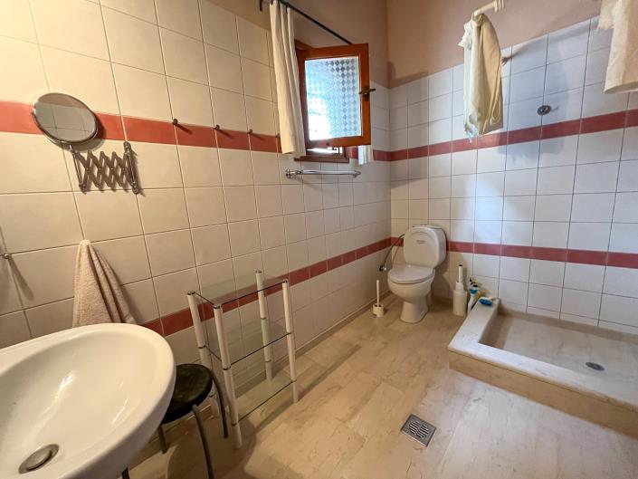 Image No.41-6 Bed Villa / Detached for sale