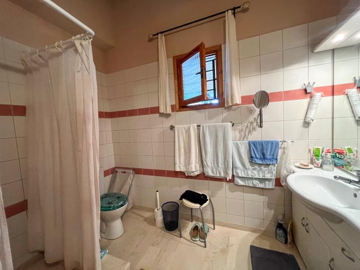 Image No.43-6 Bed Villa / Detached for sale