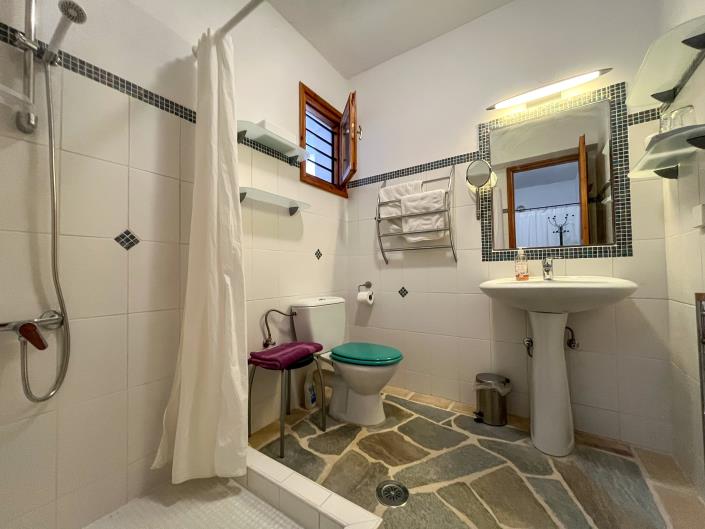 Image No.58-6 Bed Villa / Detached for sale