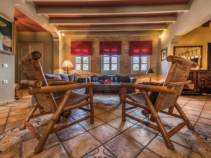 Image No.8-8 Bed Villa / Detached for sale